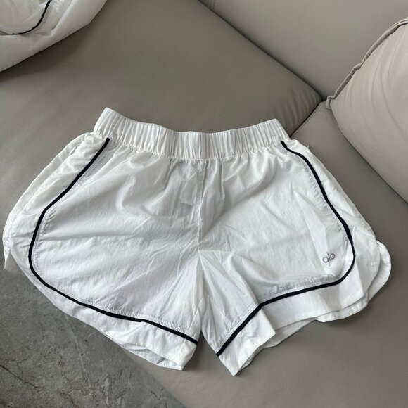 Alo yoga Women's white casual sportswear set with sun protection - Picture 4 of 10